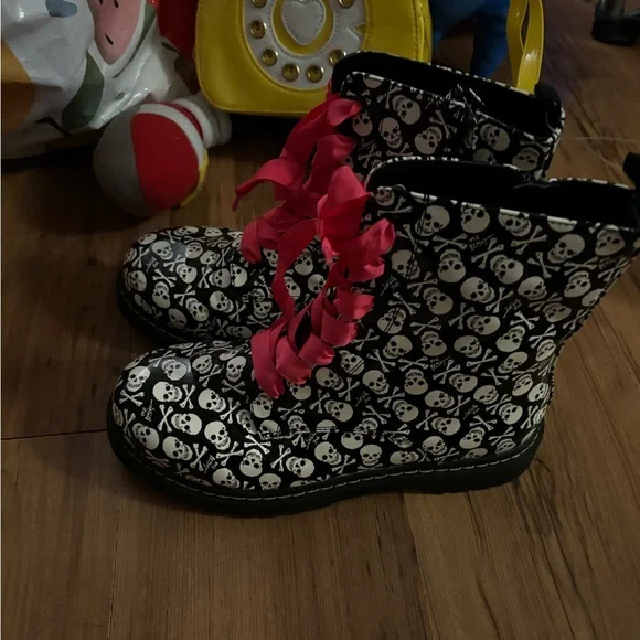 Betsy Johnson x torrid skull combat boots - Picture 3 of 6